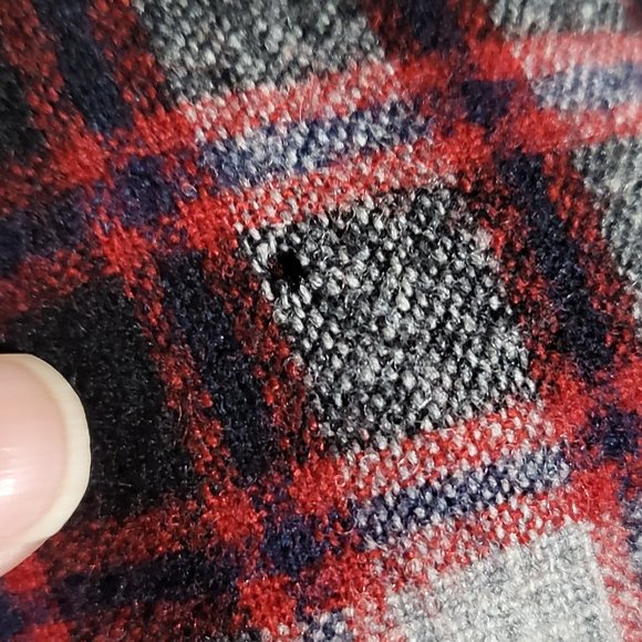 Vintage Men's Pendleton Plaid Button Front Long Sleeves Shirt in Red and‎ Gray - Picture 10 of 10